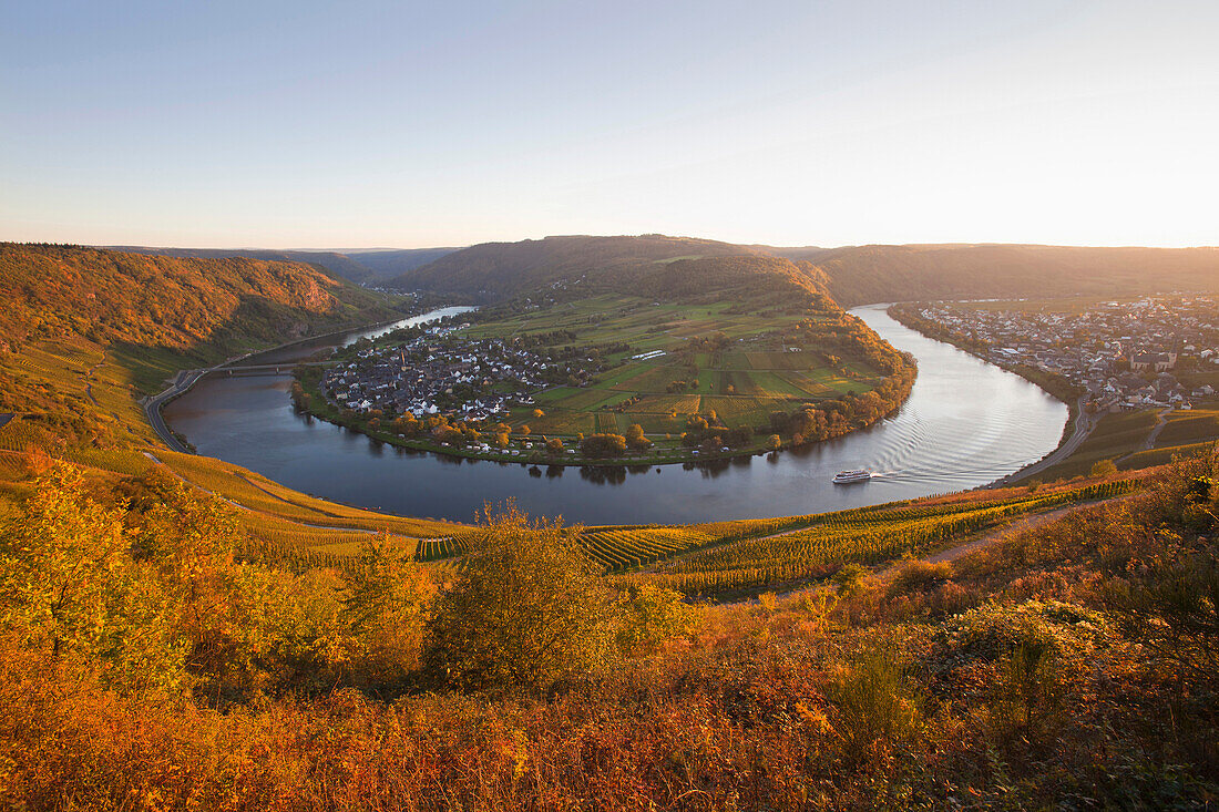 View of Moselle sinuosity near Kroev, Moselle river, Rhineland-Palatinate, Germany, Europe