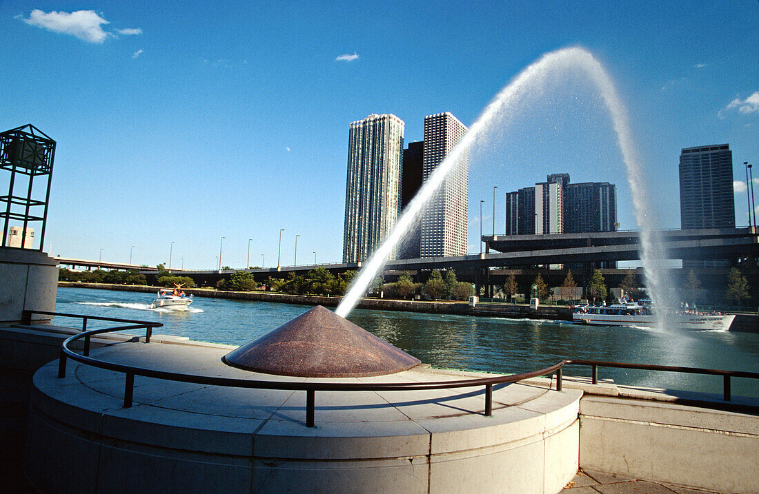 Centennial Fountain, Chicago River, Chicago, Illinois, USA