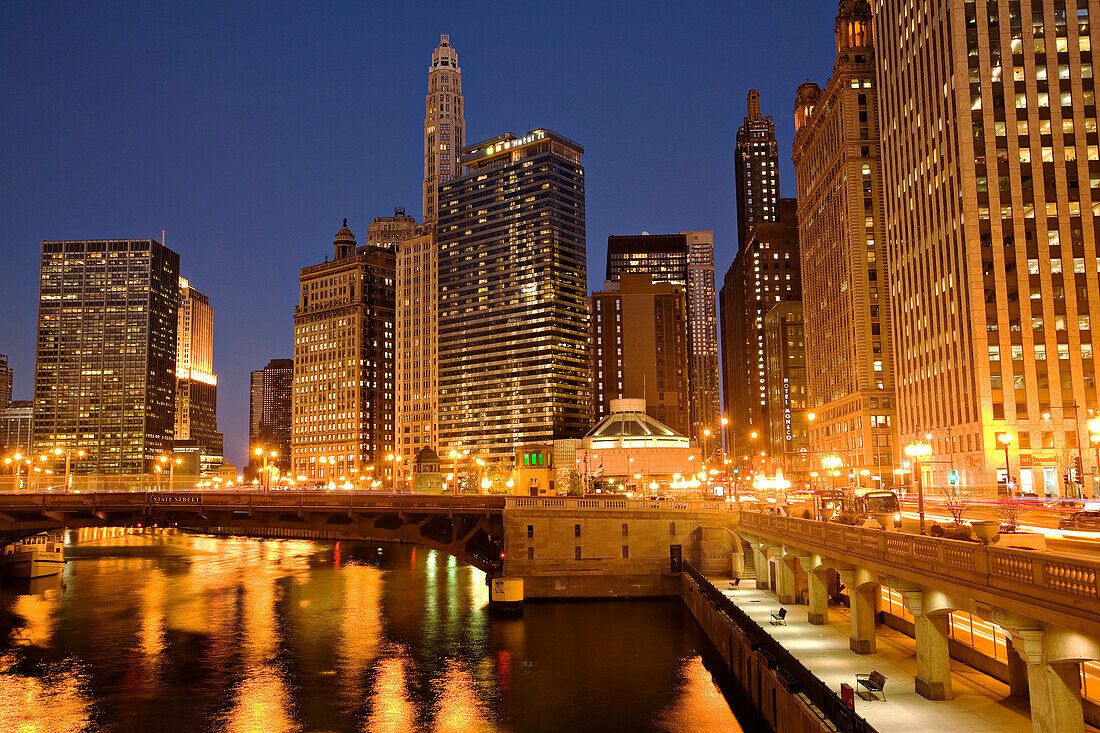 Traffic at Wacker Drive riverfront at dusk, Chicago, Illinois, USA