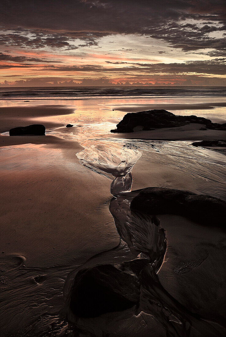 Sonnenaufgang am Rainbow Beach, Fraser Island, UNESCO Weltnaturerbe, Queensland, Australien, Süd Pazifik