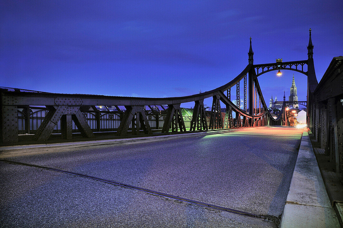 Neutor bridge with view of Ulm Minster at night, Ulm, Baden-Wuerttemberg, Germany