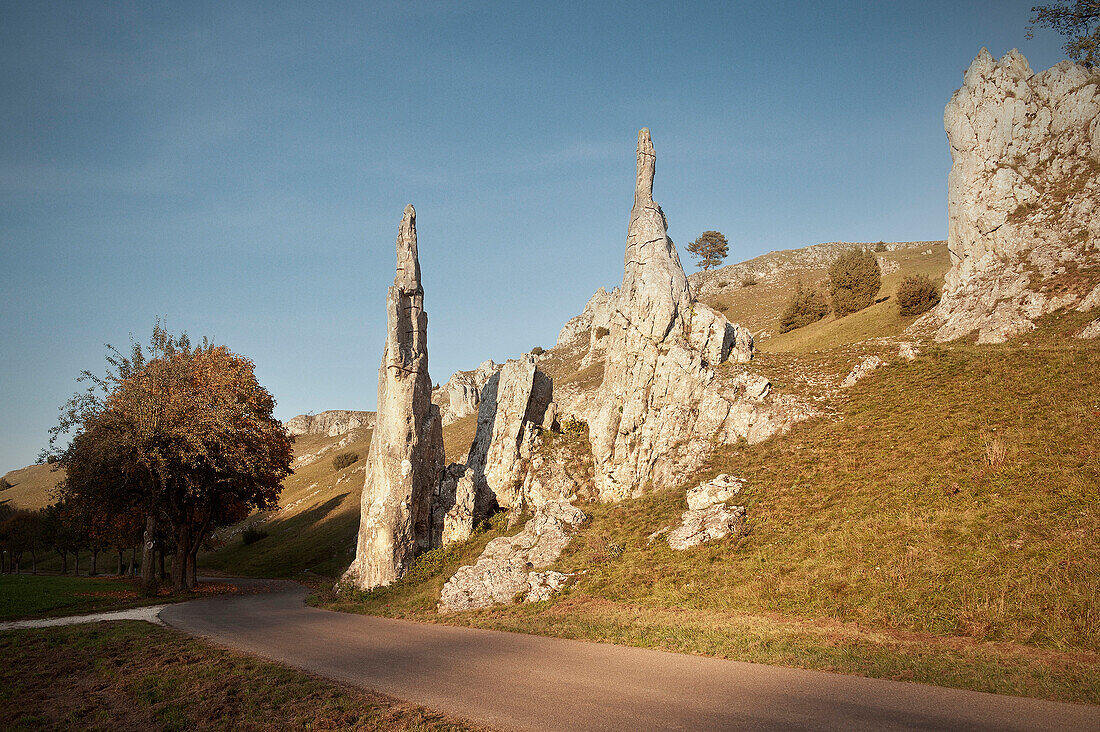 Steinerne Jungfrauen im Eselsburger Tal im Herbst, Brenztal bei Herbrechtingen, Heidenheim, Schwäbische Alb, Baden-Württemberg, Deutschland