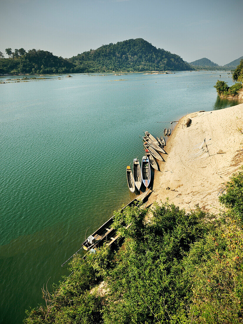 Boote am Mekong Fluss mit Sand Strand, Hang Khon, Don Khon, Si Phan Don 4000 Inseln, Laos