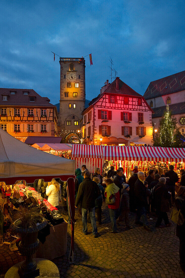 Weihnachtsmarkt und Altstadt, Ribeauville, Elsass, Frankreich