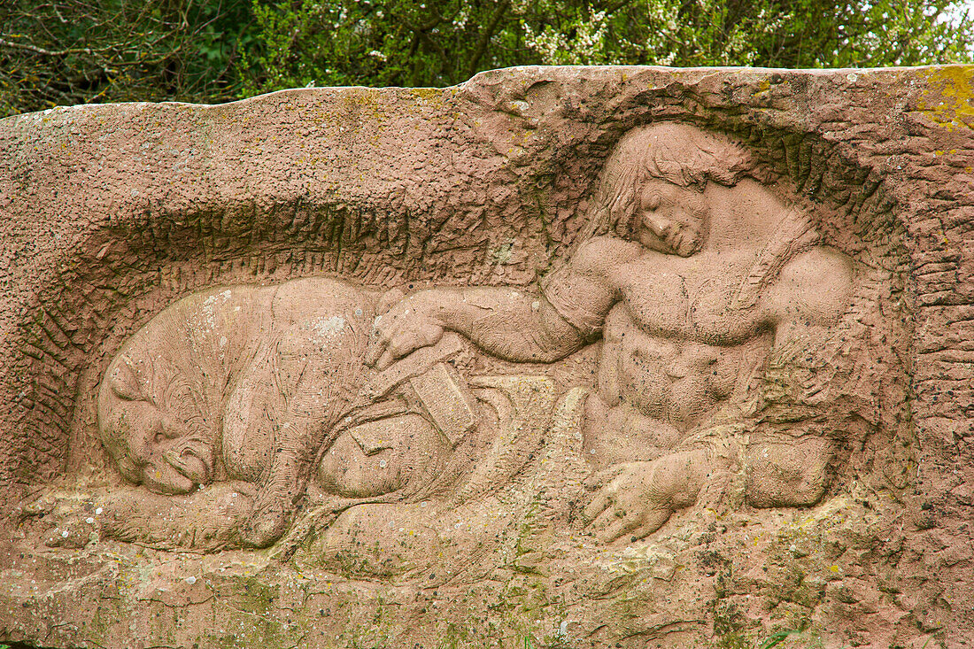 Grenzstein mit Relief, Merzig-Wellingen, Saarland, Deutschland, Europa