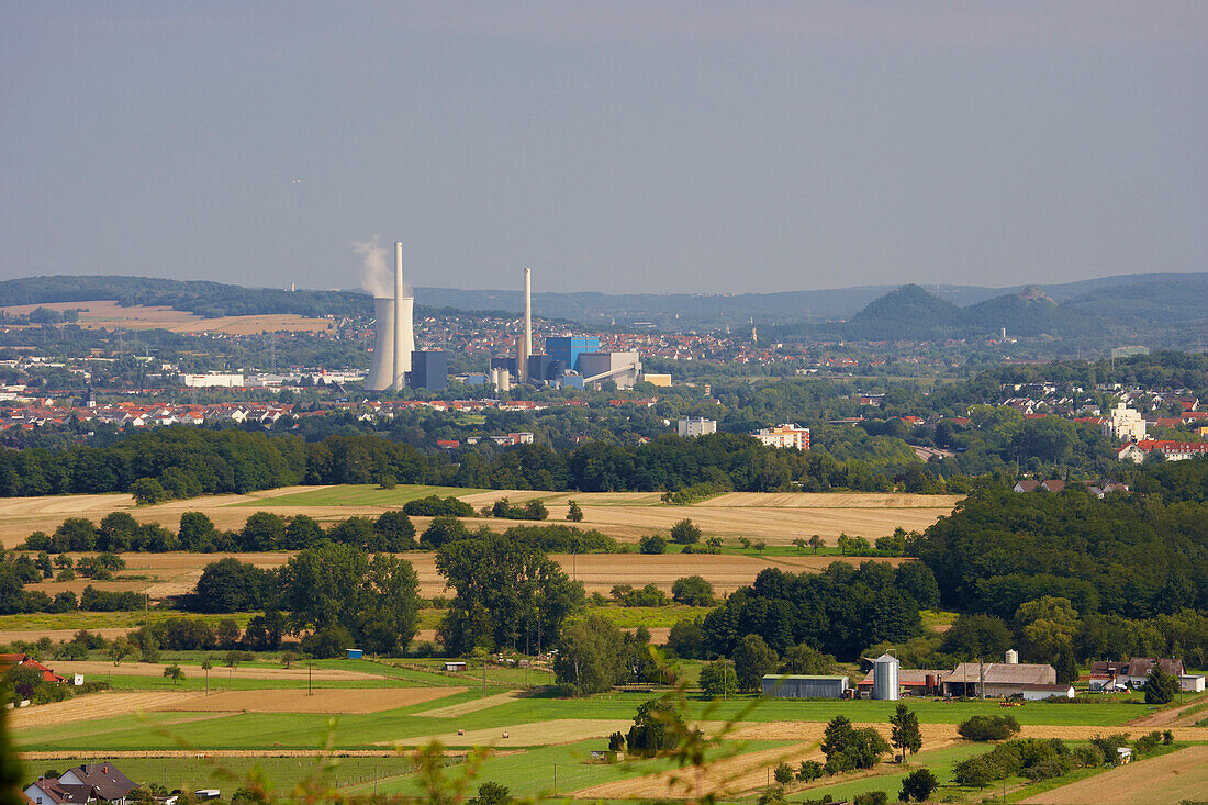 Blick von St. Barbara, Wallerfangen auf die Stadt Völklingen, Saarland, Deutschland, Europa