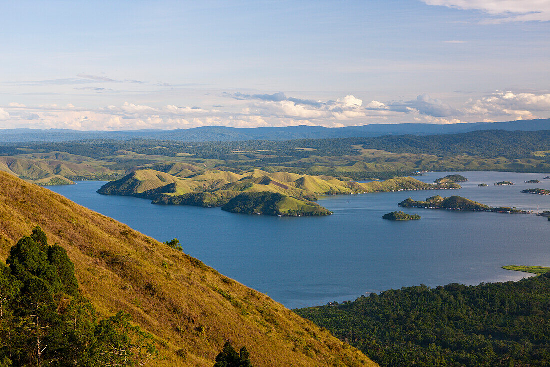 Blick auf den Sentani See, Jayapura, West Papua, Indonesien