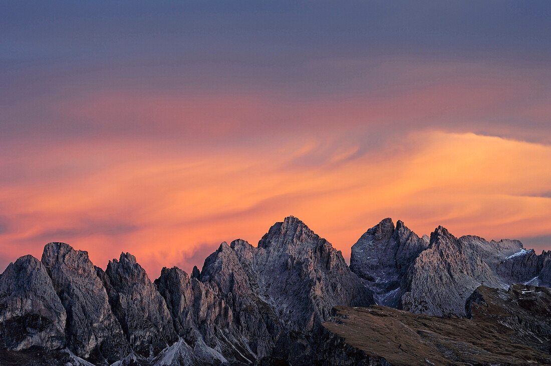 Summits of Geisler range under clouded sky, Dolomites, UNESCO World Heritage Site Dolomites, South Tyrol, Italy, Europe