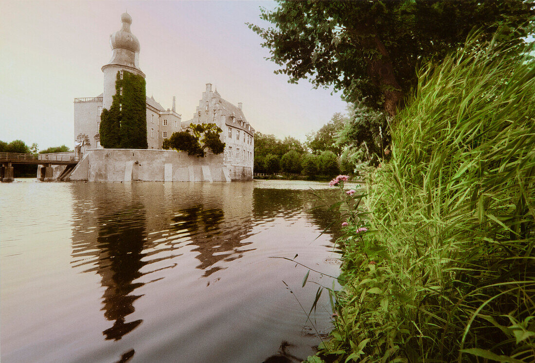 Gemen moated castle, Borken, Muensterland, North Rhine-Westphalia, Germany, Europe