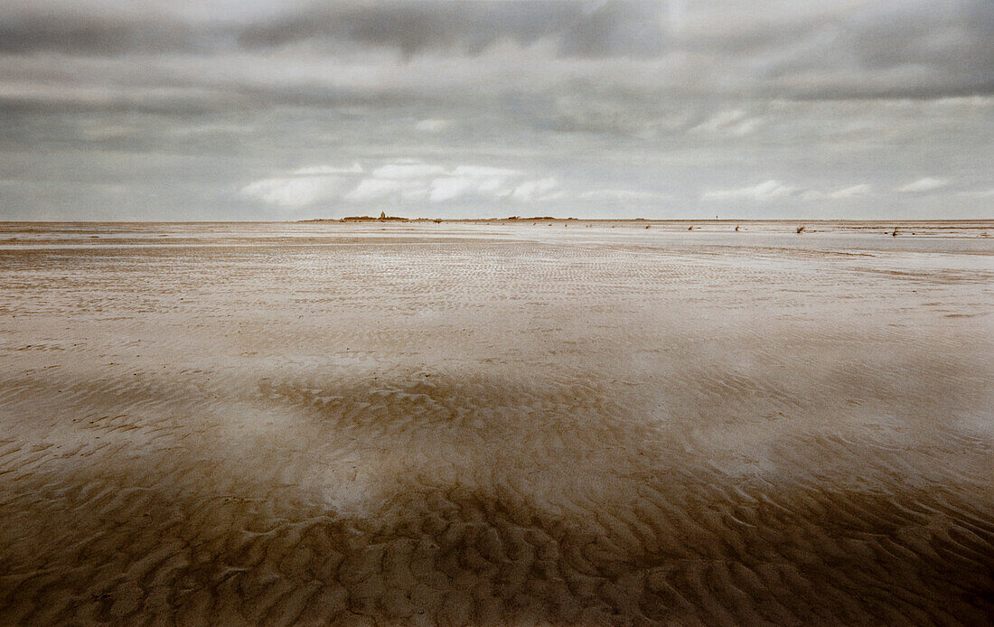 Wattlandschaft bei Ebbe, Insel Neuwerk, Nationalpark Hamburgisches Wattenmeer, Nordsee, Hamburg, Deutschland, Europa