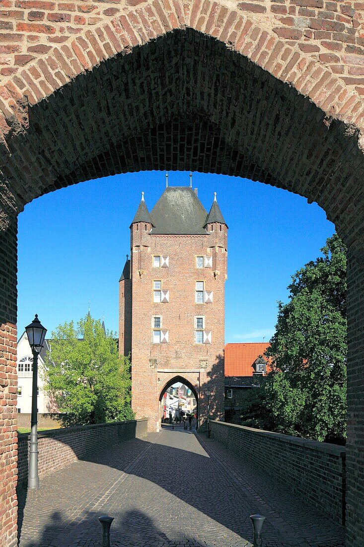 Germany, Xanten, Rhine, Lower Rhine, North Rhine-Westphalia, NRW, city fortification, town wall, Cleve Town Gate, Middle Ages