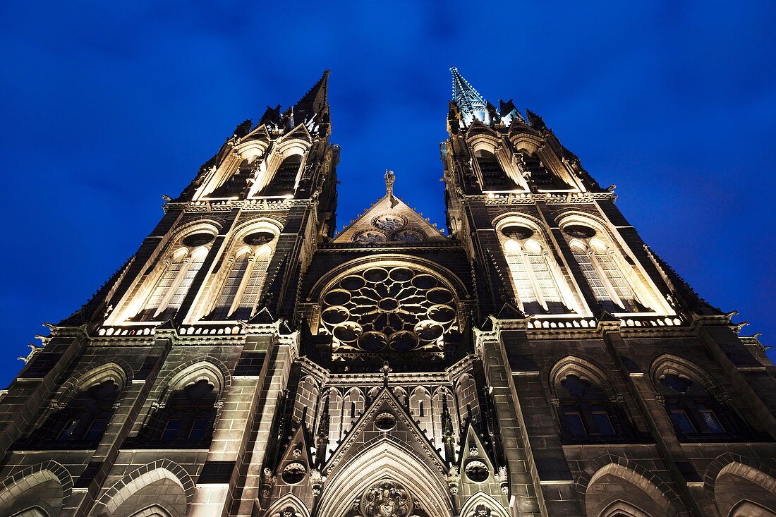 France, Puy-de-Dome Department, Auvergne Region, Clermont-Ferrand, Cathedrale-Notre-Dame, exterior, evening