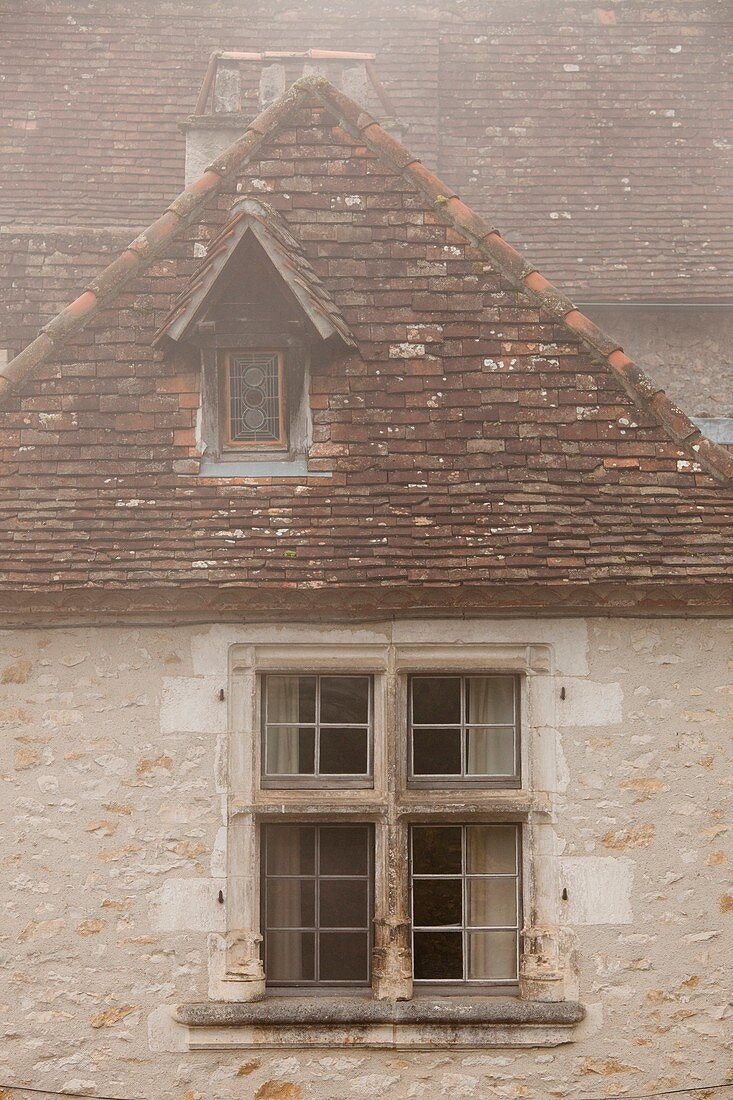 France, Midi-Pyrenees Region, Lot Department, St-Cirq-Lapopie, town detail