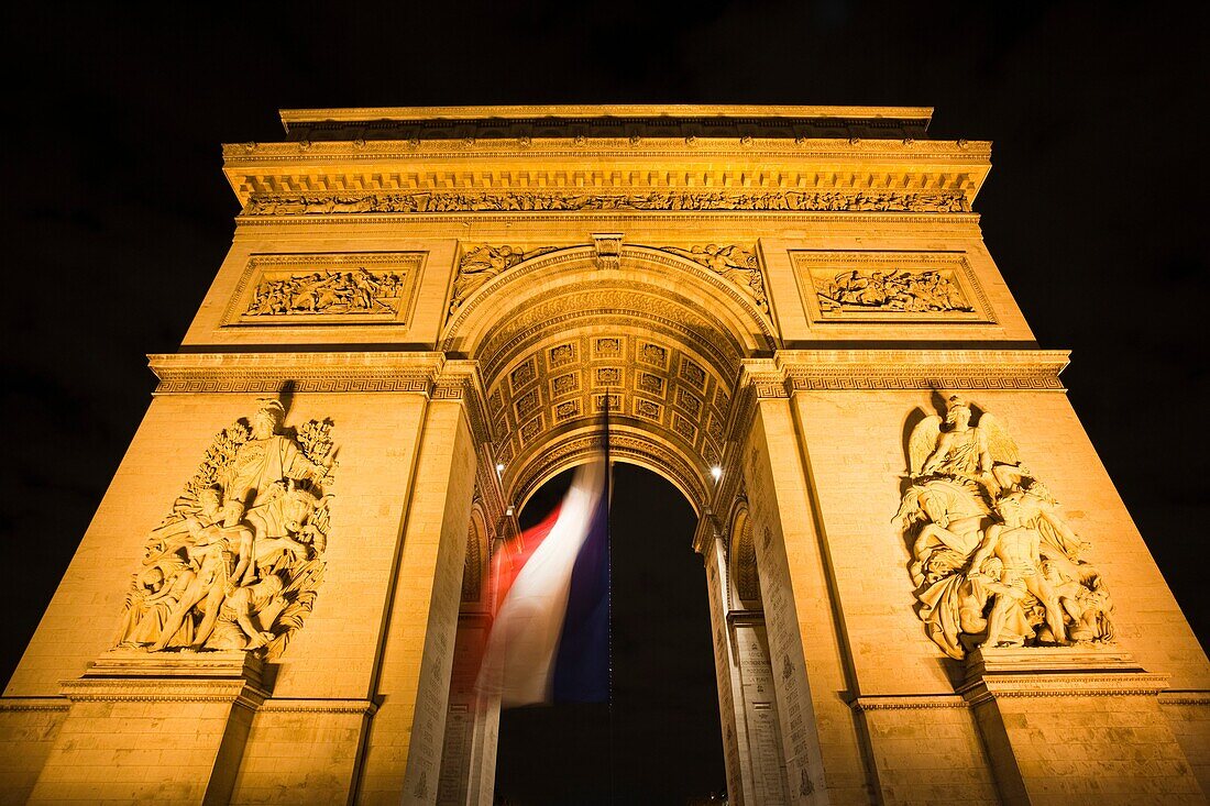 France, Paris, Arc de Triomphe, evening