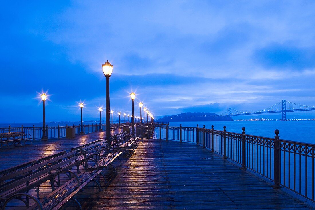USA, California, San Francisco, Embarcadero, harbor view with Bay Bridge from Pier 7, Broadway Pier, dawn