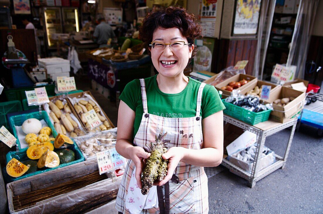 Japan, Kyoto, Nishiki market, wasabi roots.