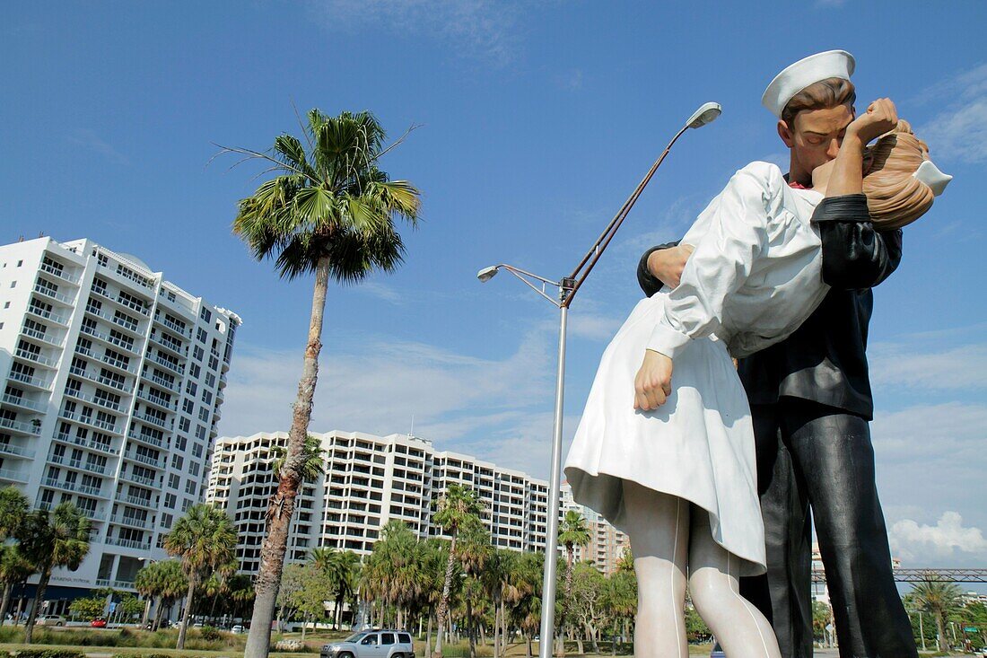 Florida, Sarasota, Bayshore Park, Kiss Statue, Unconditional Surrender, sailor, nurse