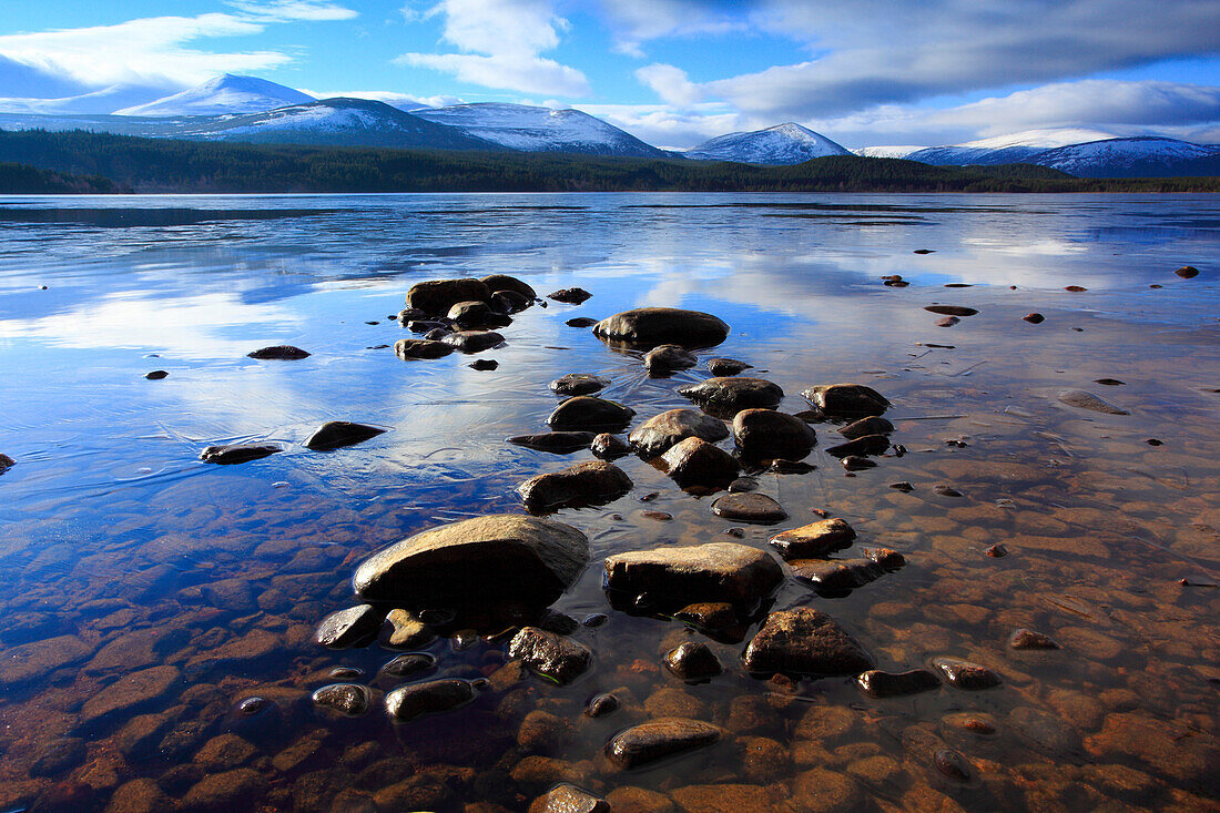 View, mountain, mountains, mountain panorama, Cairngorms, dusk, twilight, ice, cliff, rock, cliff, mountains, highlands, highland, living space, Loch, Loch Morlich, morning, Morlich, national park, park, panorama, reflection, snow, Scotland, Great Britain