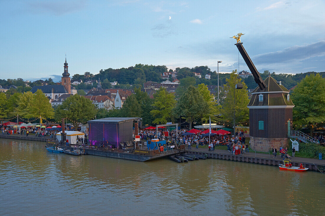 Saarspektakel am Ufer der Saar, Blick auf Saarkran, Schloßkirche und Bühne, Saarbrücken, Saarland, Deutschland, Europa