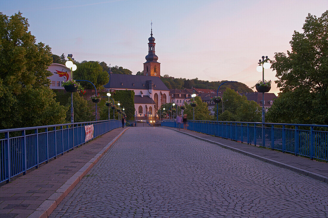 Blick auf Schloßkirche und Alte Brücke am Abend, Saarbrücken, Saarland, Deutschland, Europa
