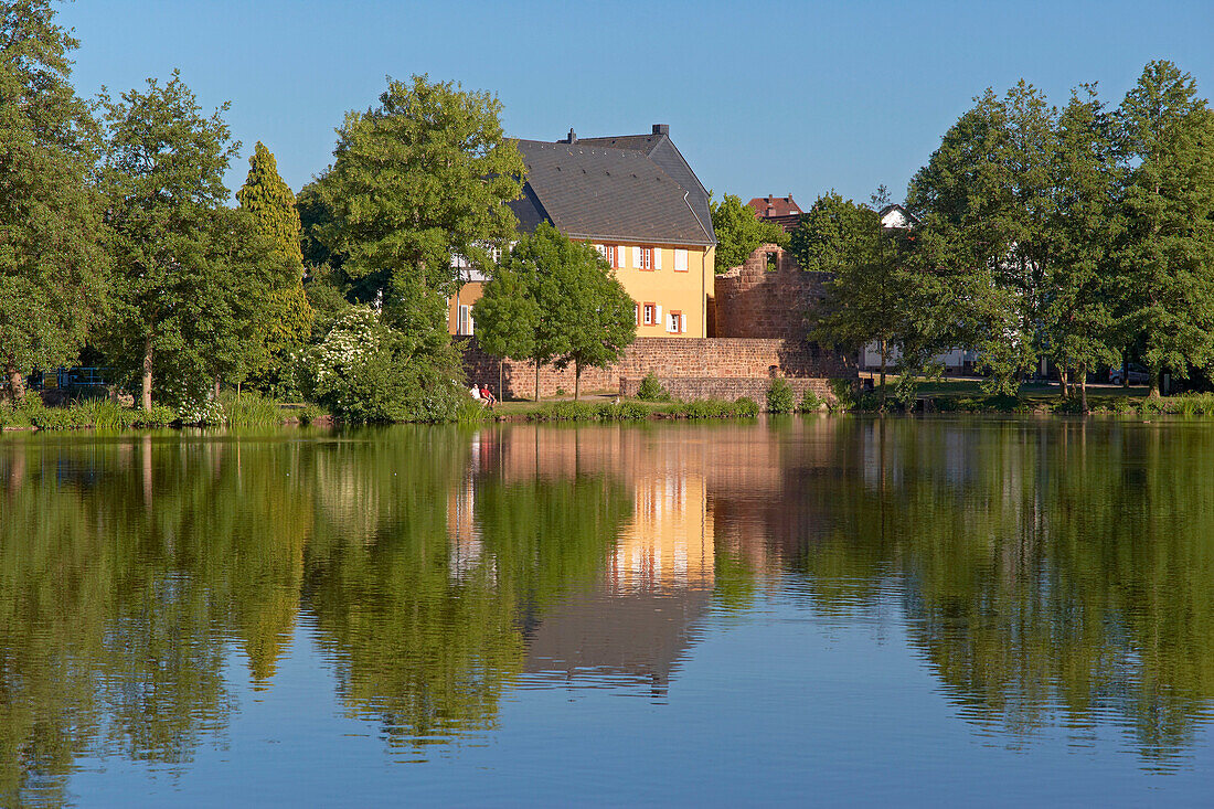 Gustavsburg castle with castle pond, Homburg-Jaegersburg, Saarland, Germany, Europe