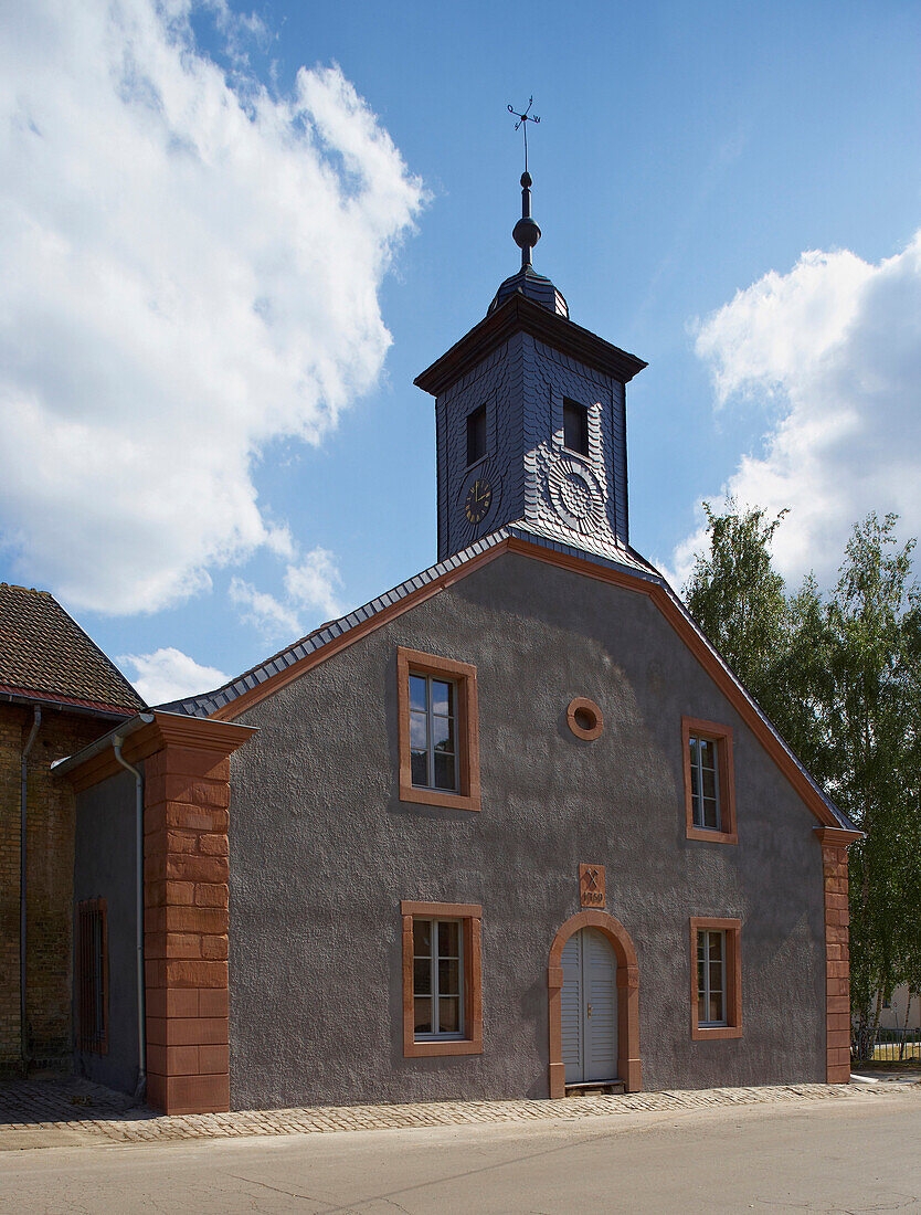 Alte Schmelz, Bergmannskirche von 1750 im Sonnenlicht, St. Ingbert, Saarland, Deutschland, Europa