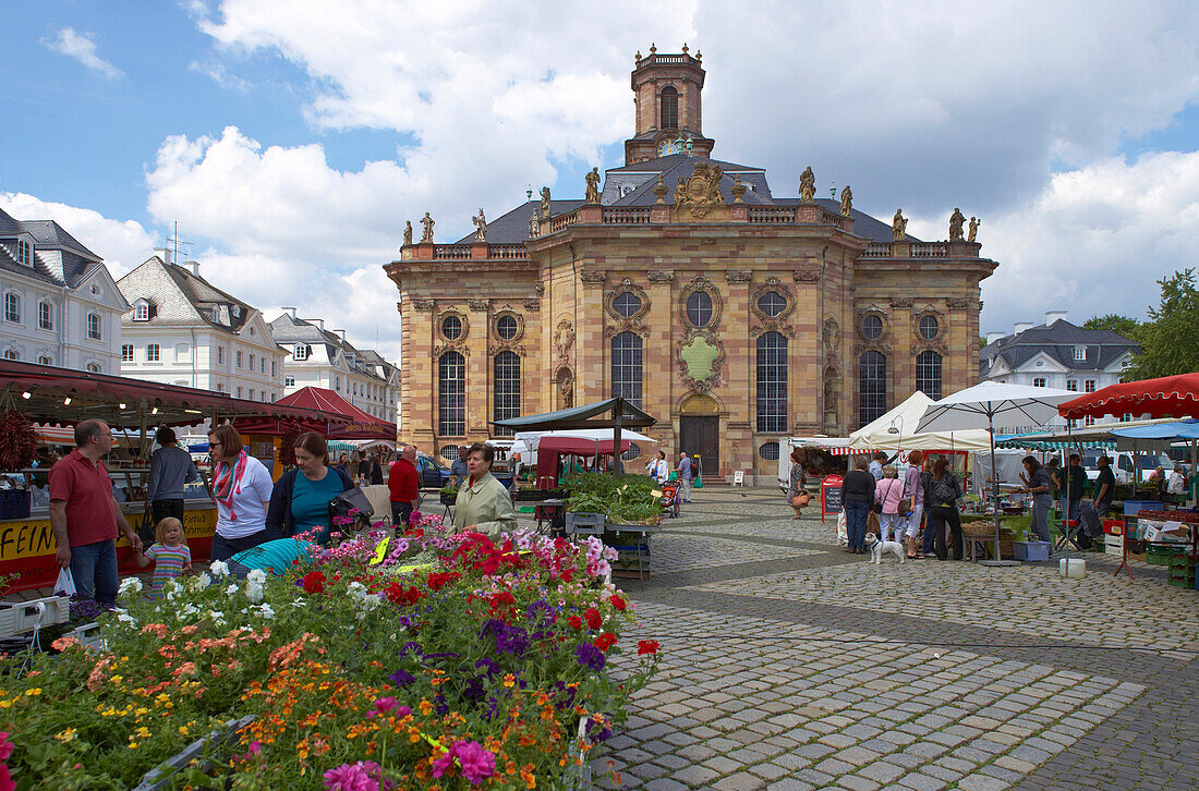 Wochenmarkt vor Barockensemble Ludwigskirche und Ludwigsplatz, Alt Saarbrücken, Saarbrücken, Saarland, Deutschland, Europa