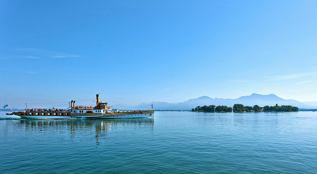 Schaufelraddampfer auf dem Chiemsee, Gstadt, Chiemgau, Oberbayern, Bayern, Deutschland