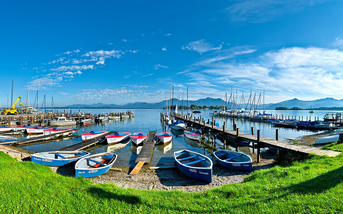 Hafen von Gstadt, Chiemsee, Chiemgau, Oberbayern, Bayern, Deutschland