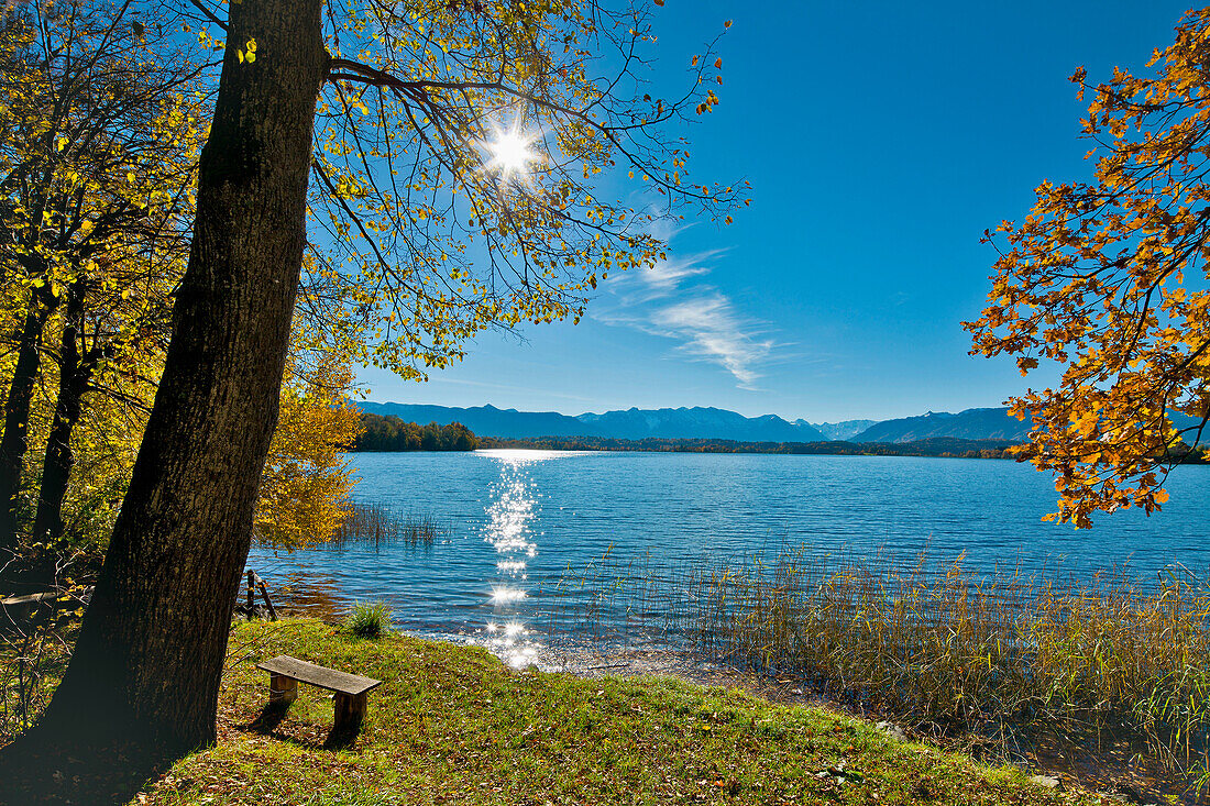 Blick über die Ach bei Uffing, Staffelsee, Oberbayern, Bayern, Deutschland