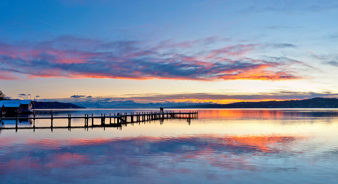 Föhnstimmung über dem Starnberger See, Wettersteingebirge im Hintergrund, Percha, Starnberg, Oberbayern, Bayern, Deutschland