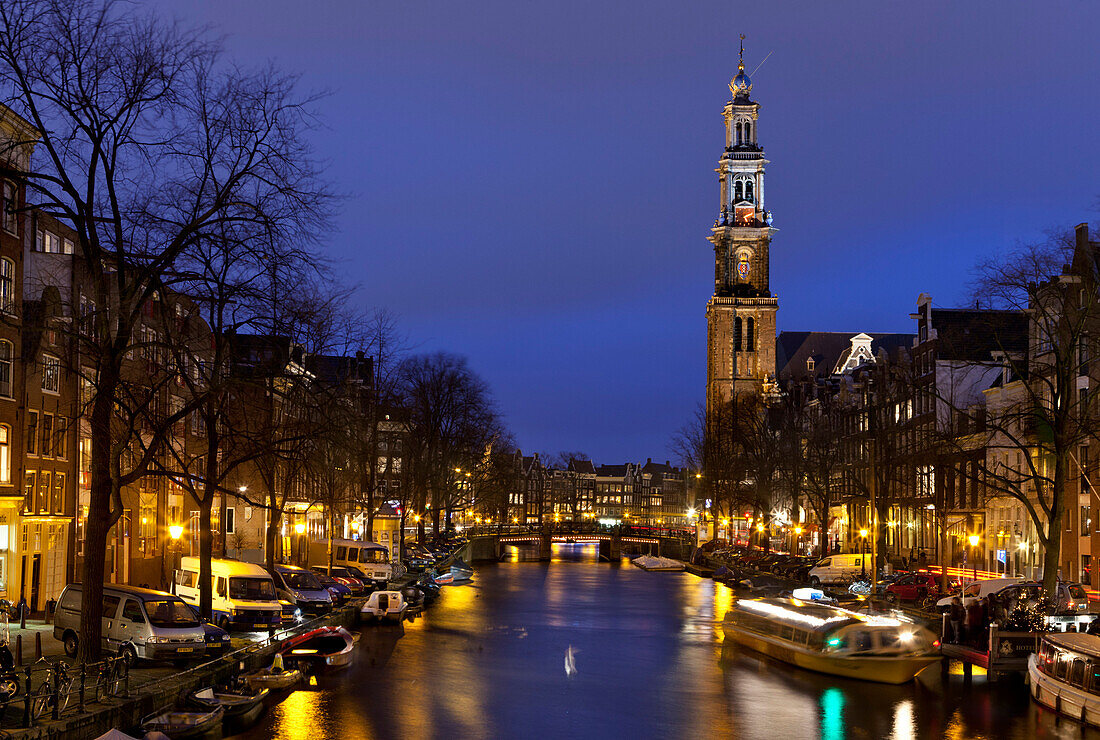 Kirchturm der Westerkerk bei Nacht, Prinsengracht, Amsterdam, Niederlande