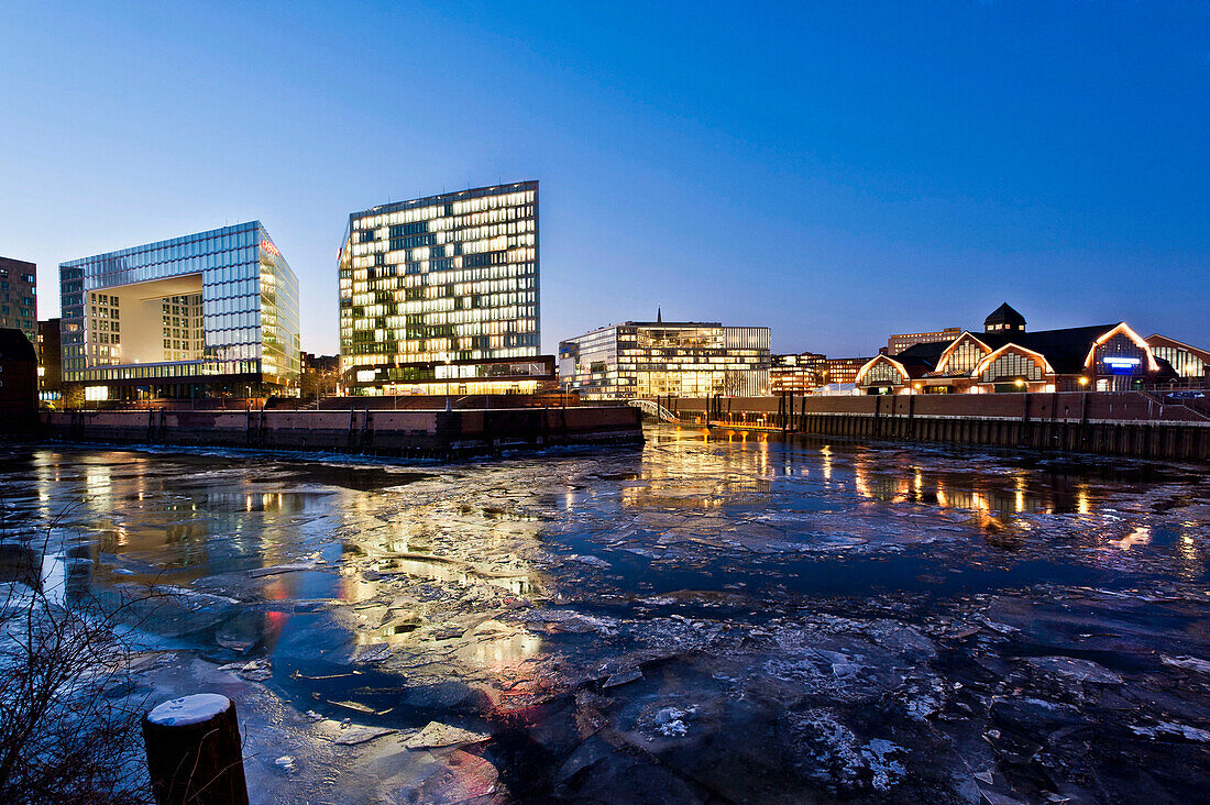 Hafencity, Spiegelgebäude und Deichtorhallen, Hamburg, Deutschland