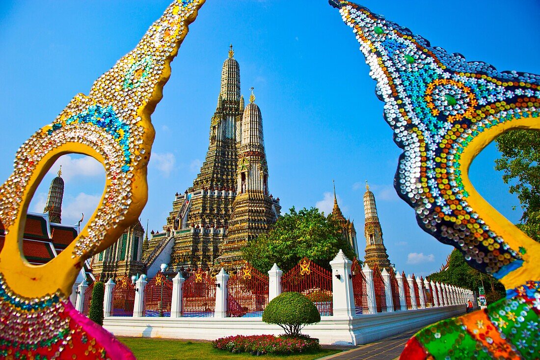 Wat Arun, The Temple of the Dawn, from Mae Nam Chao Phraya River  Bangkok, Thailand, Southeast Asia, Asia