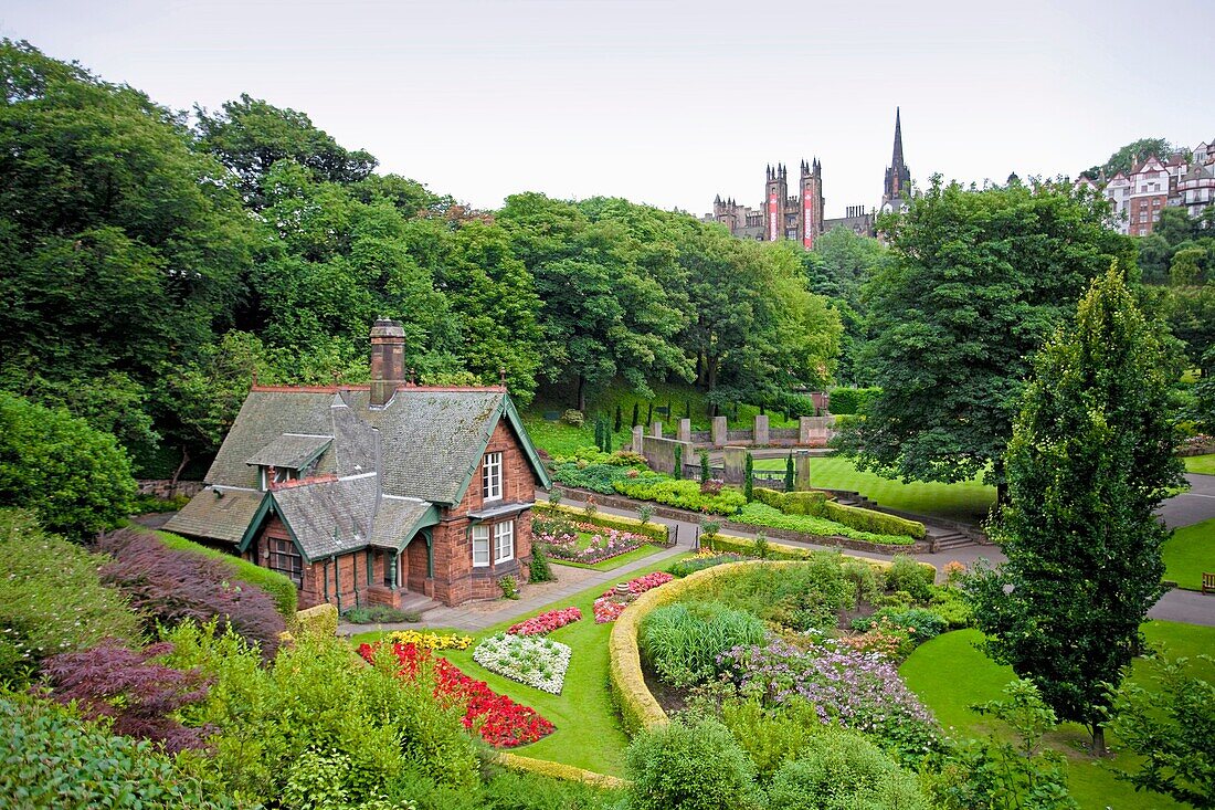 UK-Scotland-August 2010 Edinburgh Ciity Edinburh Garden off Prince Street.