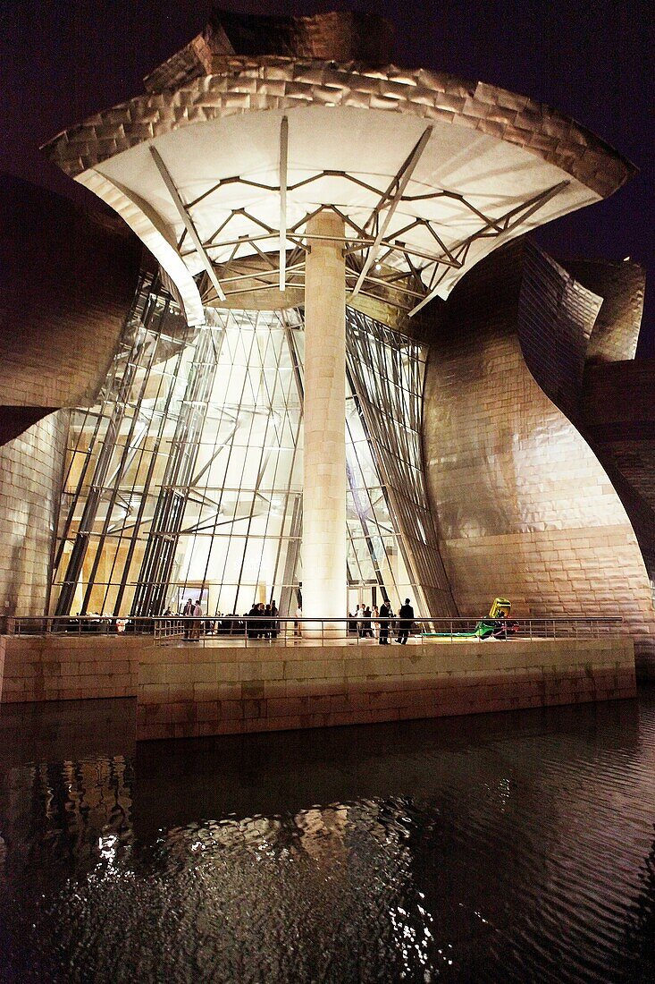 Spain, Basque Province Euskadi, Bilbao, Guggenheim Museum by river Nervion, architect Franck Gehry