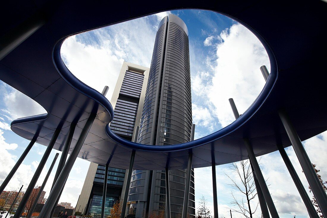 Repsol Tower und Eurostars Madrid Tower Hotel, CTBA, Geschäftsviertel Cuatro Torres, Madrid, Spanien