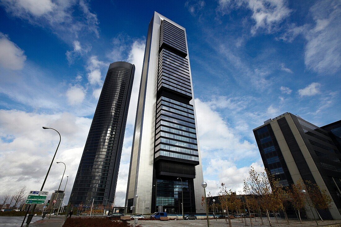 Repsol Tower y Eurostars Madrid Tower Hotel, CTBA, Cuatro Torres Business Area, Madrid, Spanien