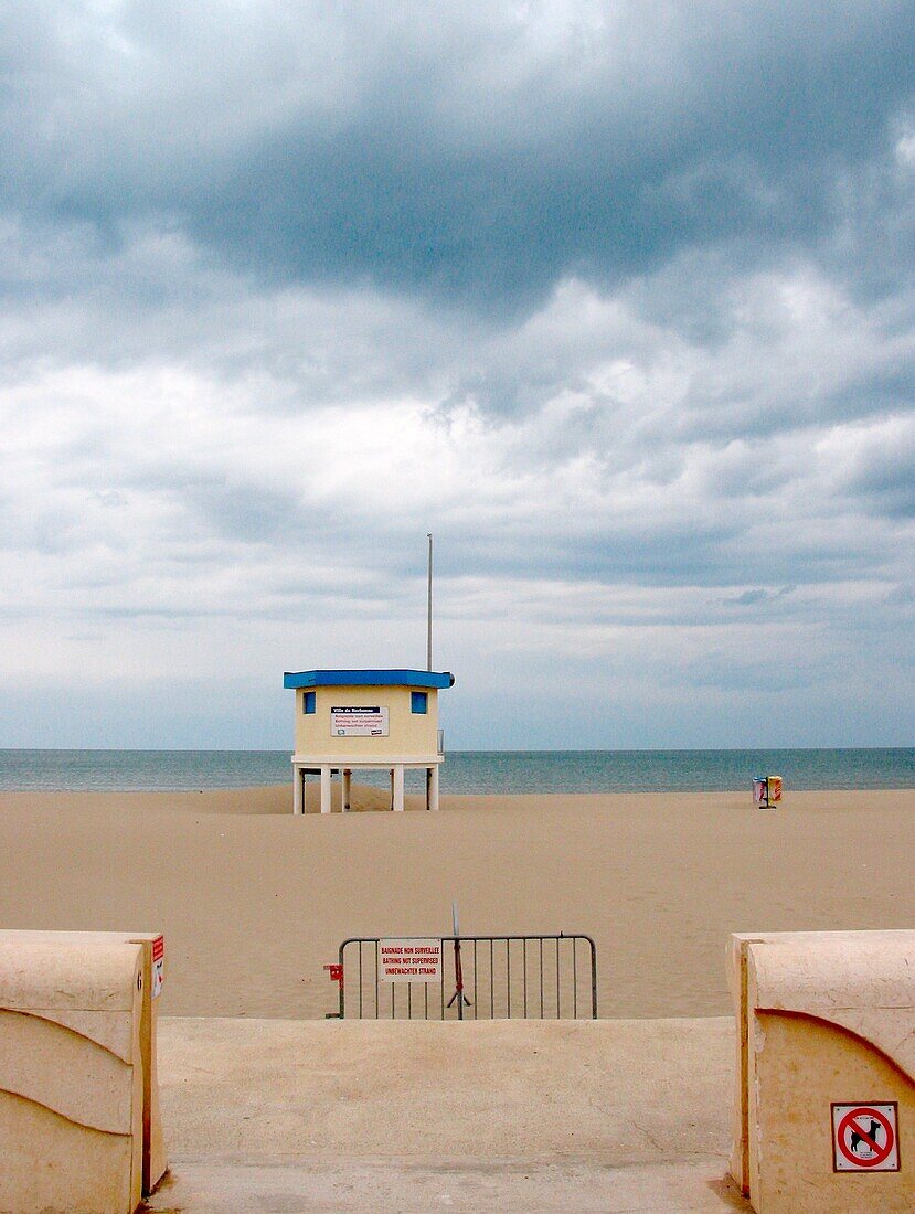 Beach, beginning of the season, house of lifeguard, Narbonne Plage, Golfe du Lion, the Mediterranean Sea, France