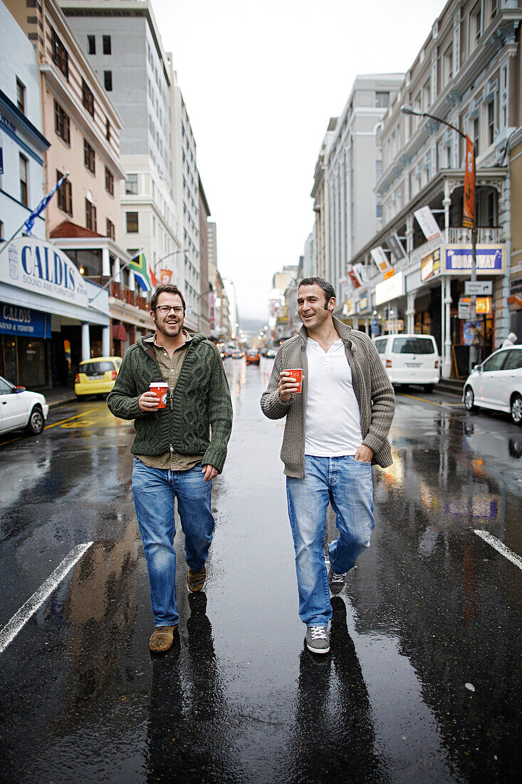 Nick Ferguson und Jody Aufrichtig auf der Long Street, City Centre, Kapstadt, Südafrika, Afrika