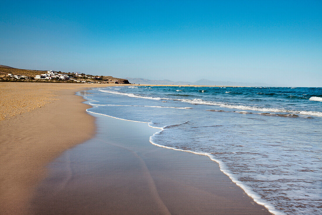 Sandstrand mit Brandung, Playa de Sotavento, Fuerteventura, Kanarische Inseln, Spanien