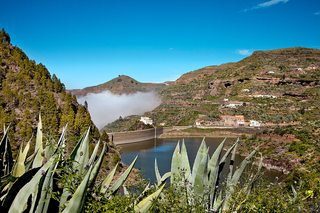 Passatwolken über dem Stausee Embalse de Los Perez, Gran Canaria, Kanarische Inseln, Spanien