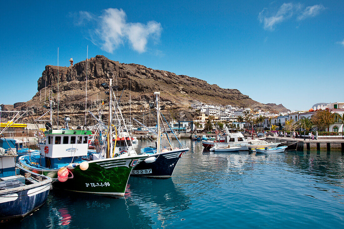 Harbour in the sunlight, Puerto de Mogan, Gran Canaria, Canary Islands, Spain, Europe