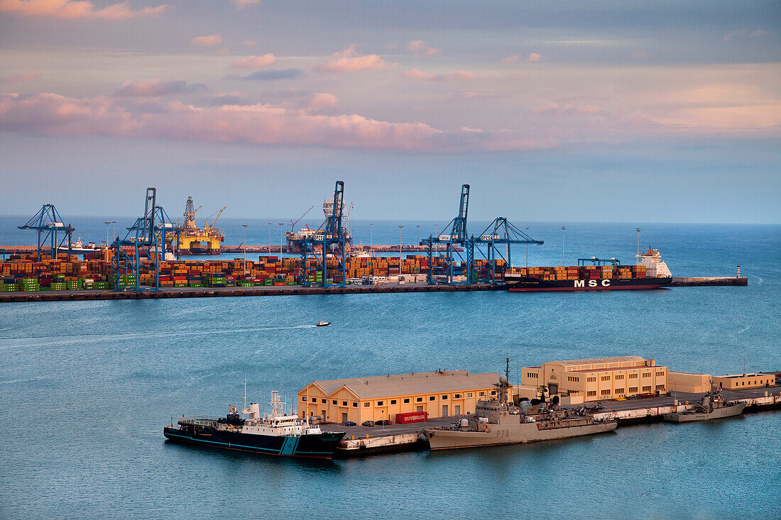 Hafen Puerto de la Luz am Abend, Las Palmas, Gran Canaria, Kanarische Inseln, Spanien, Europa