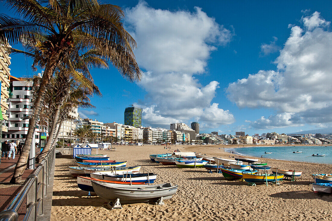 Boats on the beach in the sunlight, Playa de Las Canteras, Las Palmas, Gran Canaria, Canary Islands, Spain, Europe