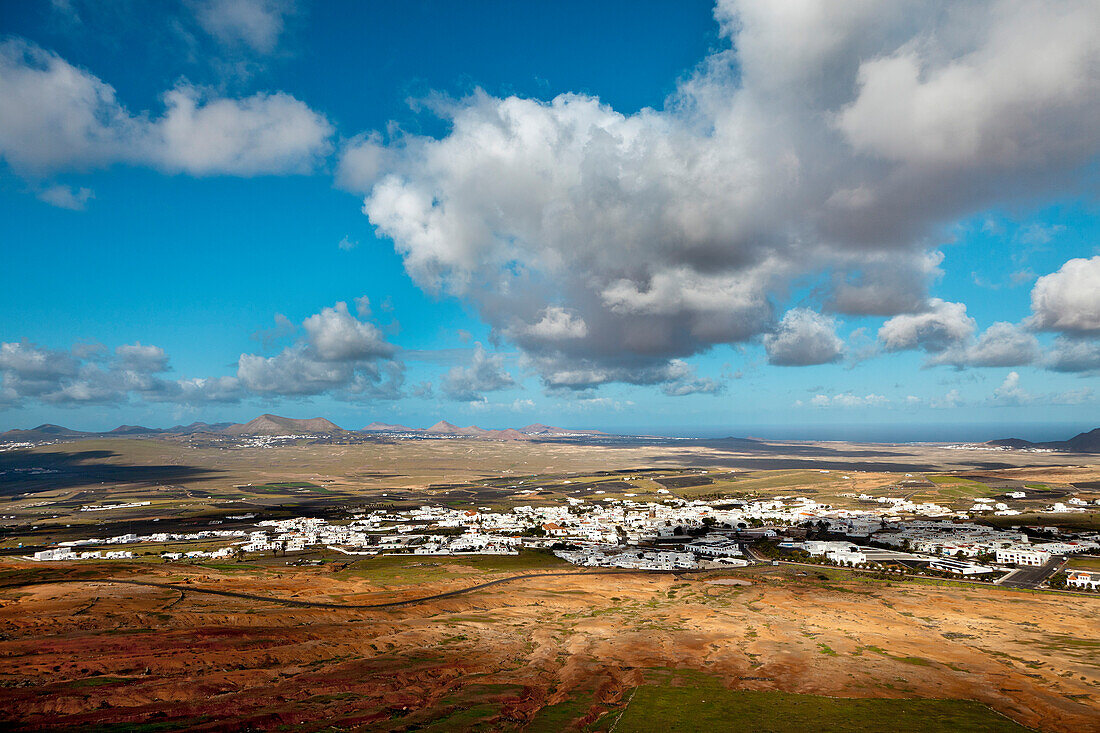 Blick auf Teguise, Lanzarote, Kanarische Inseln, Spanien, Europa