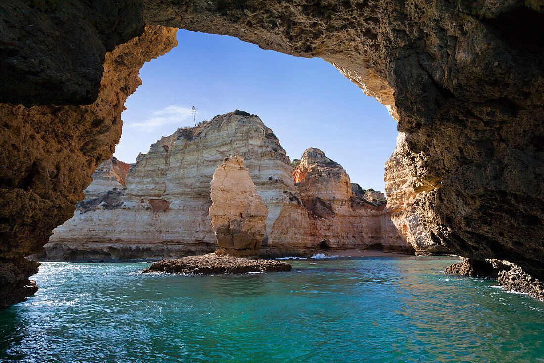 Felsen an der Algarve bei Lagos, Atlantikküste, Portugal, Europa