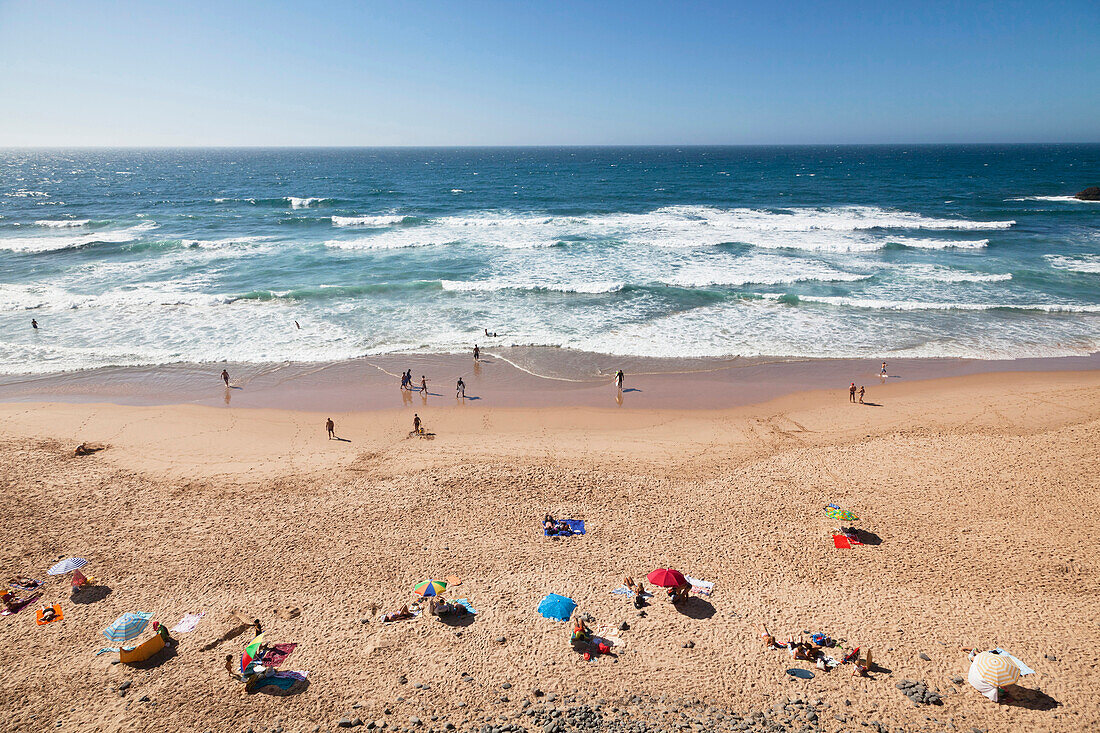 Blick auf den Strand Praia da Castelejo, Atlantikküste, Algarve, Portugal, Europa