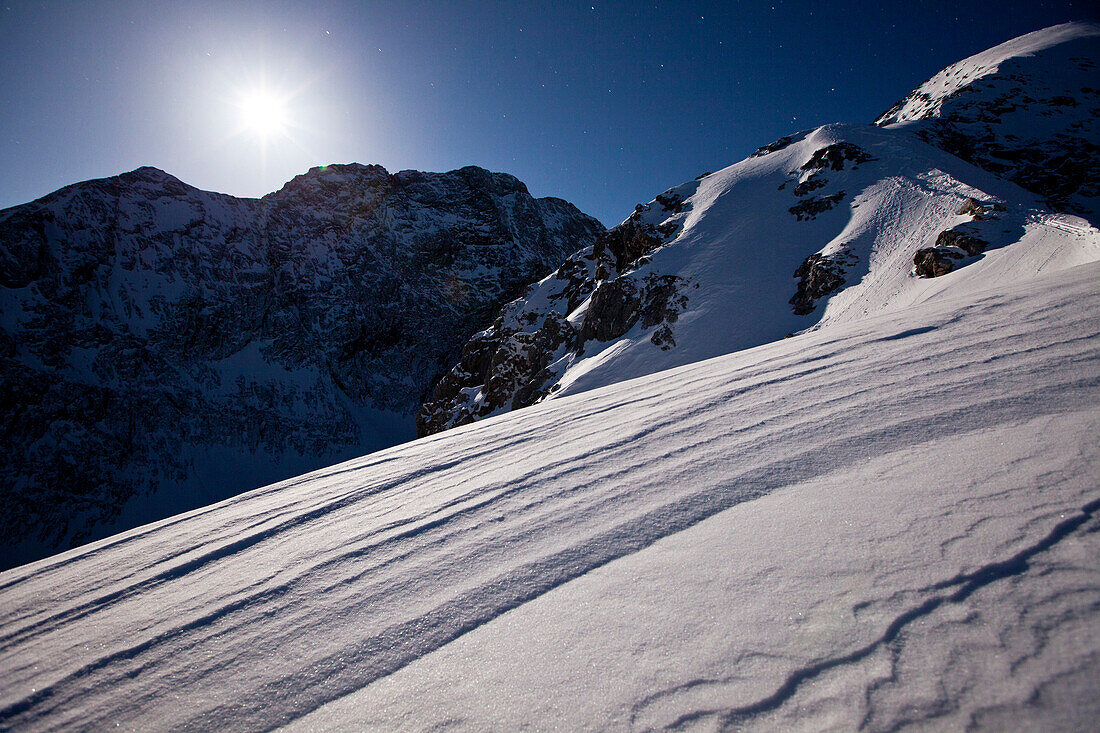 Alpspitz und Wetterstein bei Vollmond, Oberbayern, Deutschland