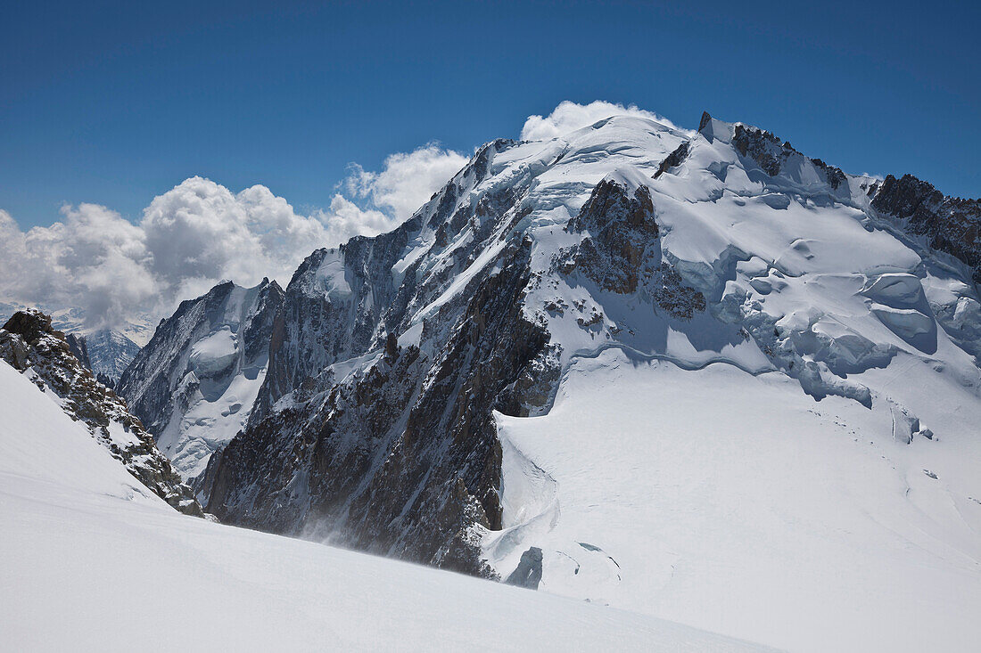 Mont Maudit und Mont Blanc, gesehen vom Mont Blanc du Tacul, Chamonix-Mont-Blanc, Frankreich